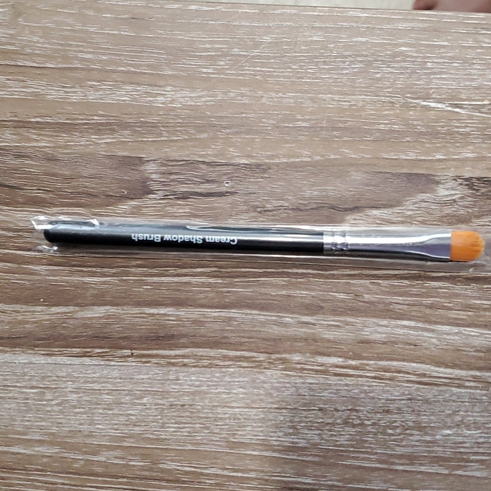 Younique Cream Shadow Brush